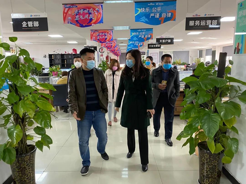 今日市工商聯(lián)黨組織成員 秘書長 梁淑錚同志一行對洛陽青峰進(jìn)行復(fù)工情況指導(dǎo)！